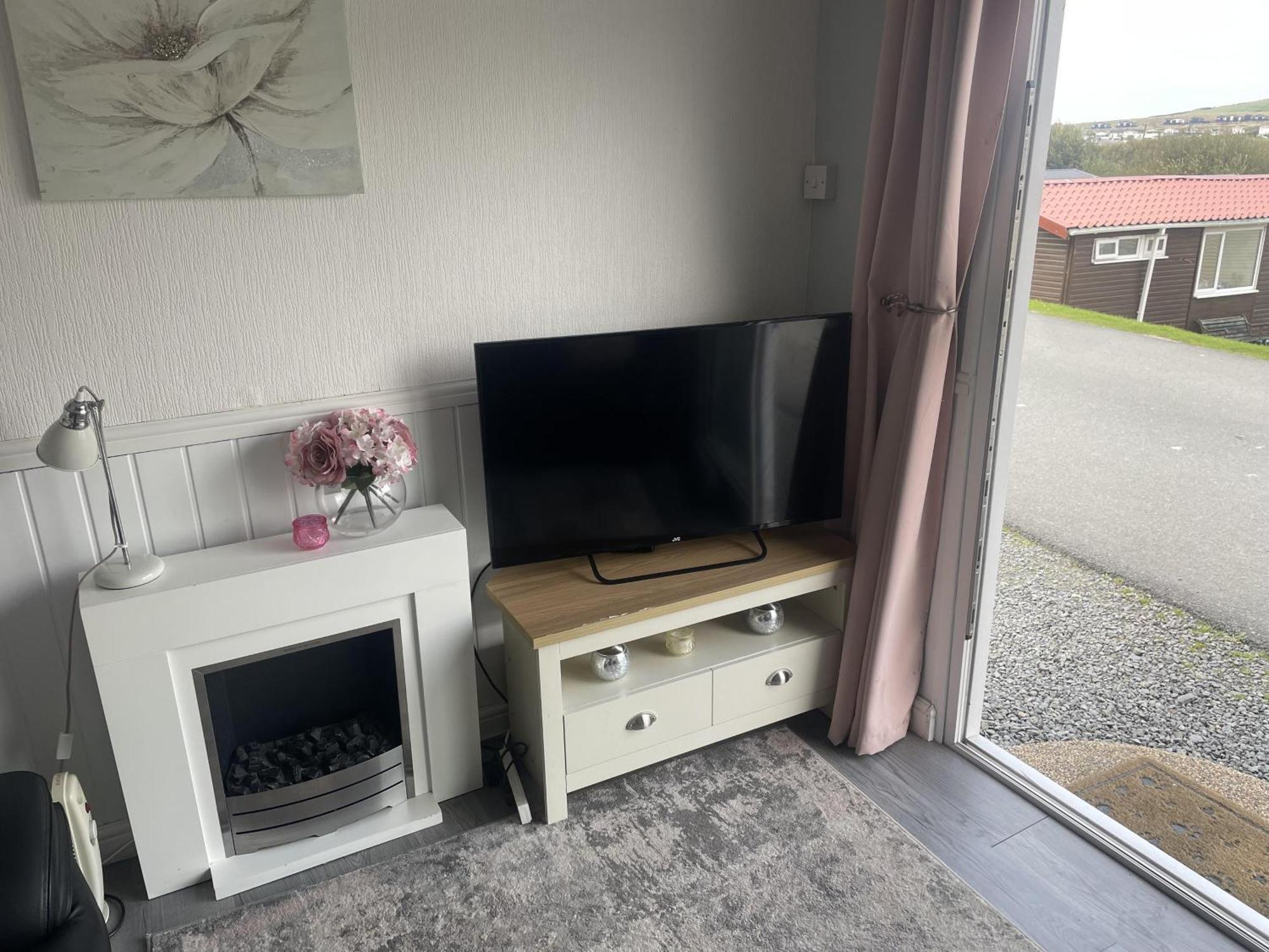 Charming Chalet Nestled In Heart Of Clarach Bay Aberystwyth Exteriör bild