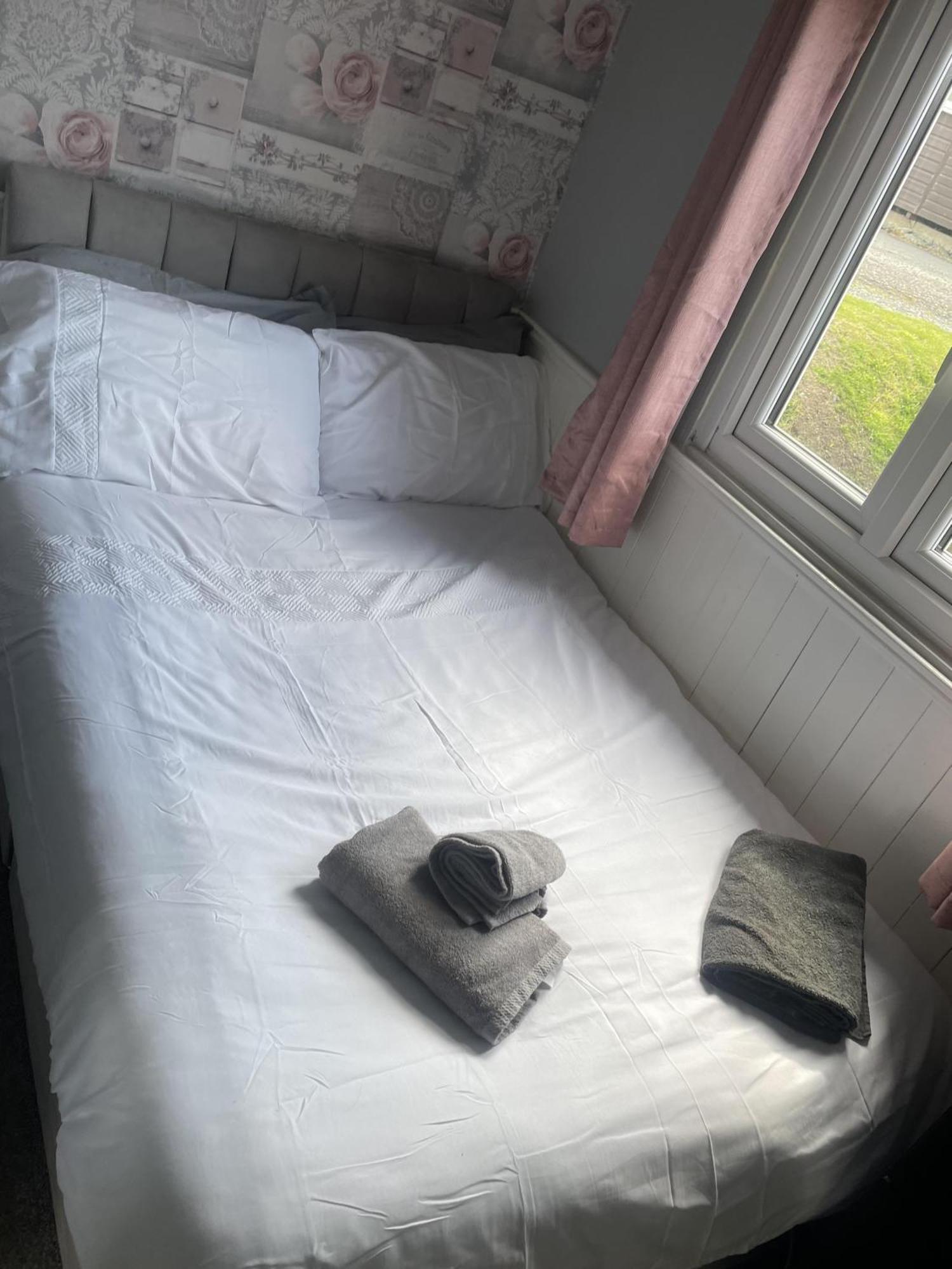 Charming Chalet Nestled In Heart Of Clarach Bay Aberystwyth Exteriör bild